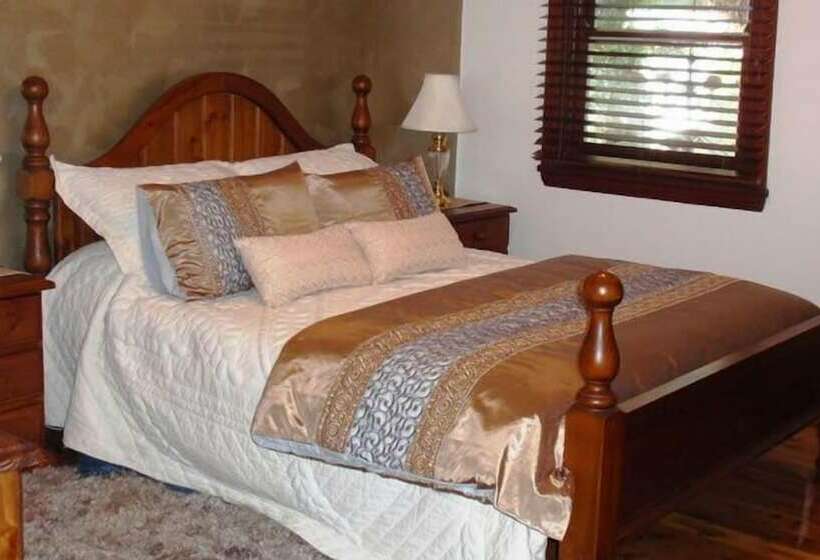 تختخواب و صبحانه Rose Garden On Church Bnb