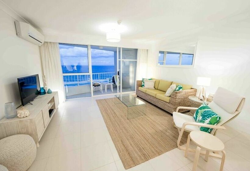 Отель 19th Avenue On The Beach