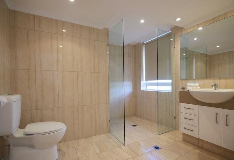 Отель 19th Avenue On The Beach