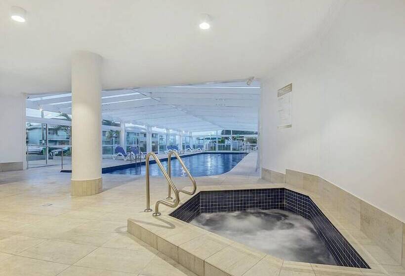 Отель 19th Avenue On The Beach