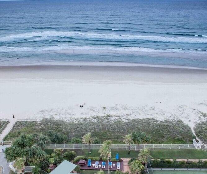 Отель 19th Avenue On The Beach