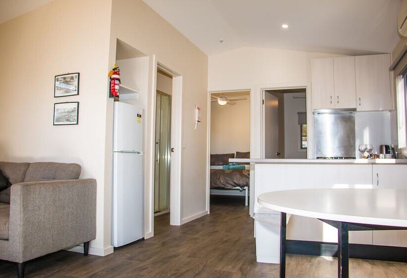 Отель Bonnie Doon Caravan Park