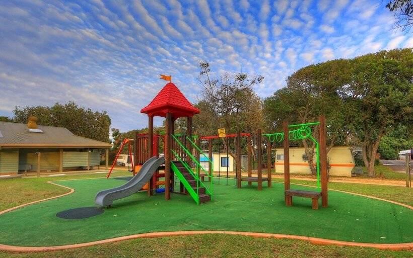 בית מלון כפרי Lakesea Park