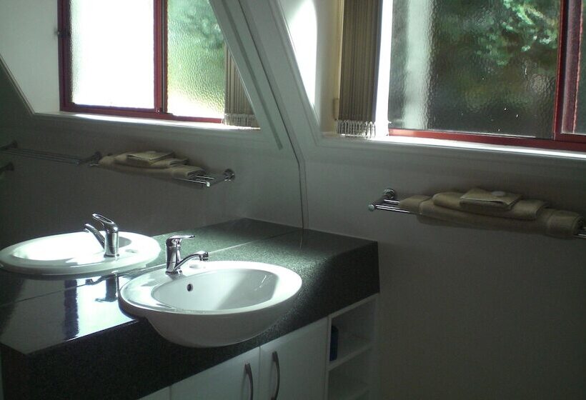 בית מלון כפרי Mallacoota's Shady Gully Caravan Park