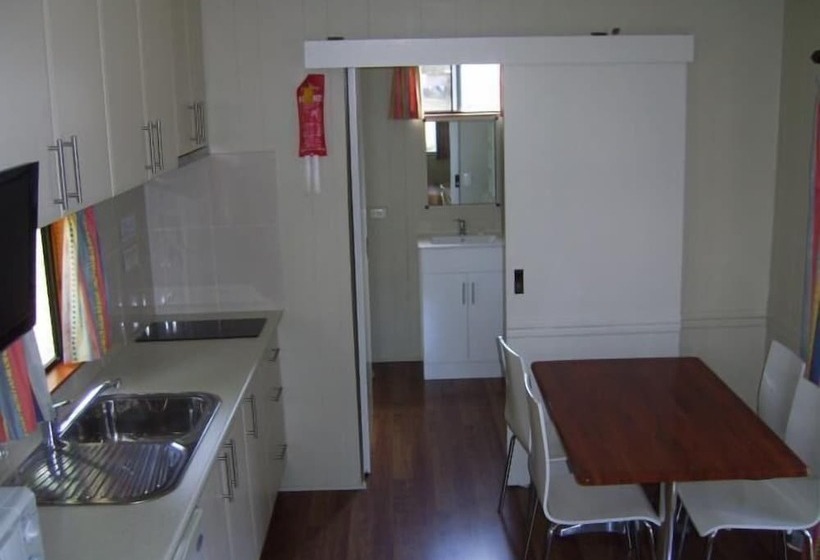 בית מלון כפרי Mallacoota's Shady Gully Caravan Park