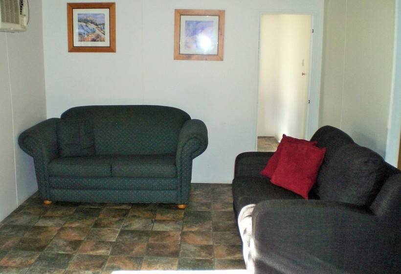 בית מלון כפרי Mallacoota's Shady Gully Caravan Park