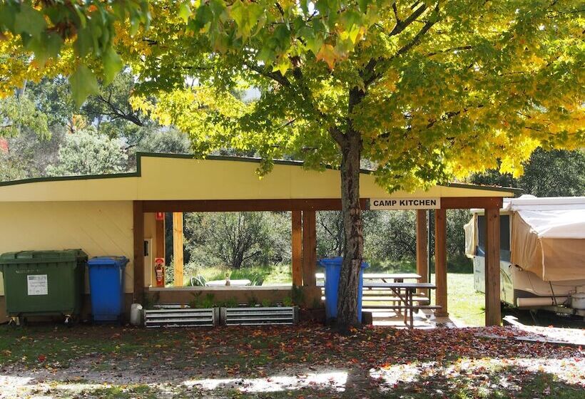 בית מלון כפרי Porepunkah Pines Holiday Park