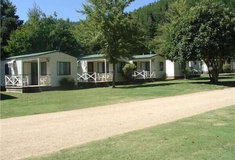 בית מלון כפרי Porepunkah Pines Holiday Park