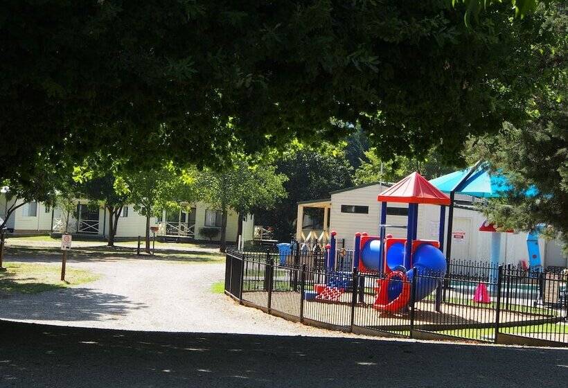 בית מלון כפרי Porepunkah Pines Holiday Park