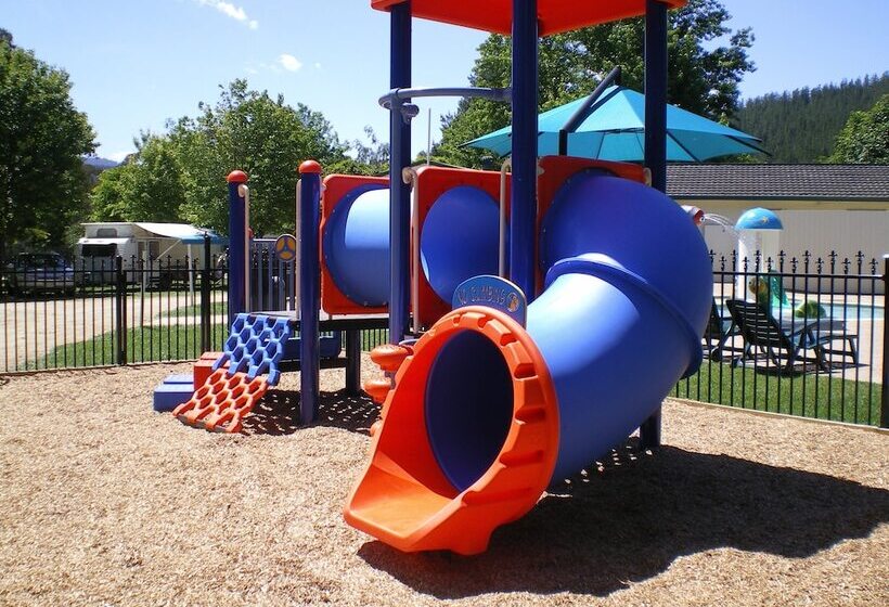 בית מלון כפרי Porepunkah Pines Holiday Park