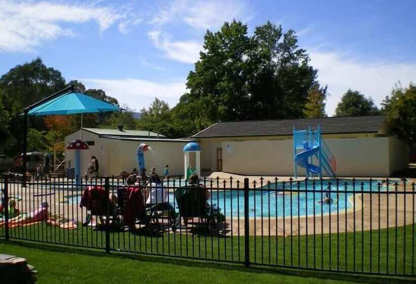 בית מלון כפרי Porepunkah Pines Holiday Park