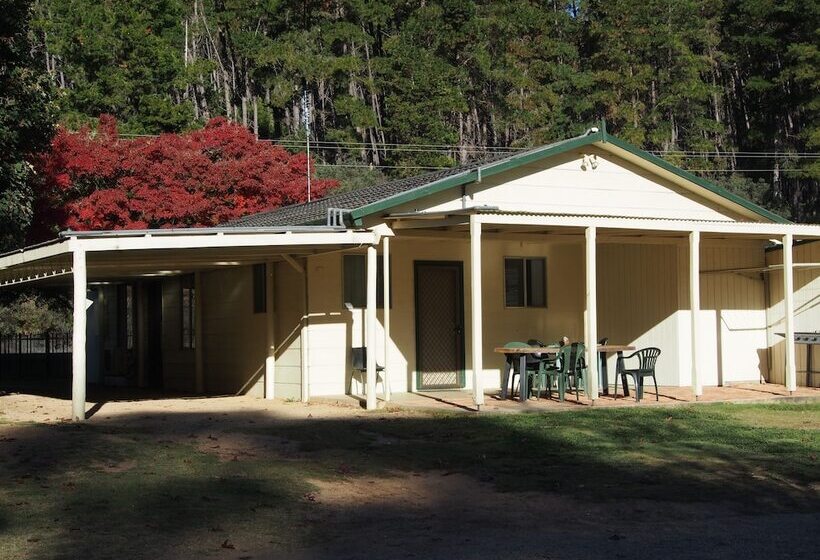 בית מלון כפרי Porepunkah Pines Holiday Park