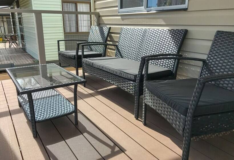 בית מלון כפרי Treehaven Tourist Park