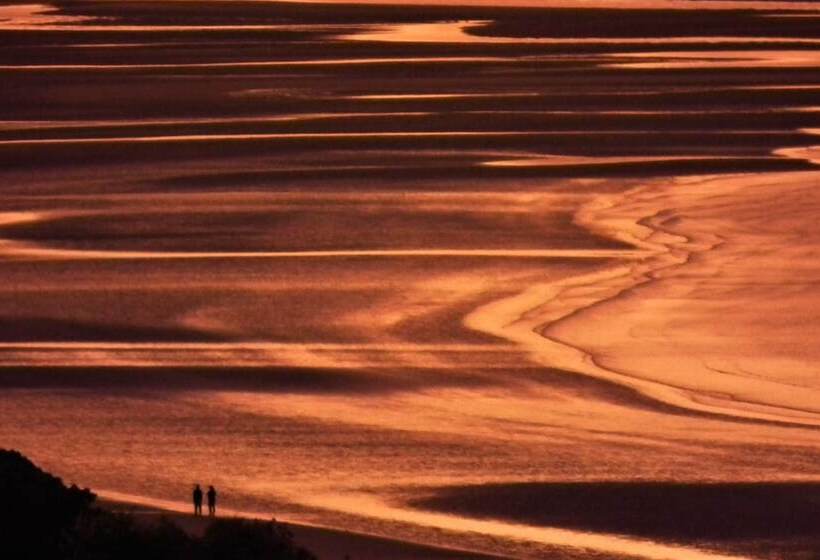 بنسيون The Bay Lodge