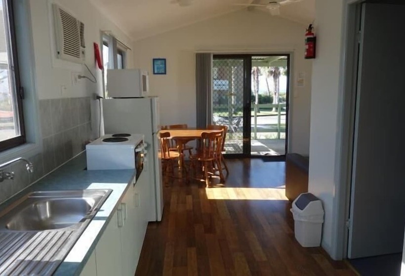 אתר נופש Diamond Beach Holiday Park