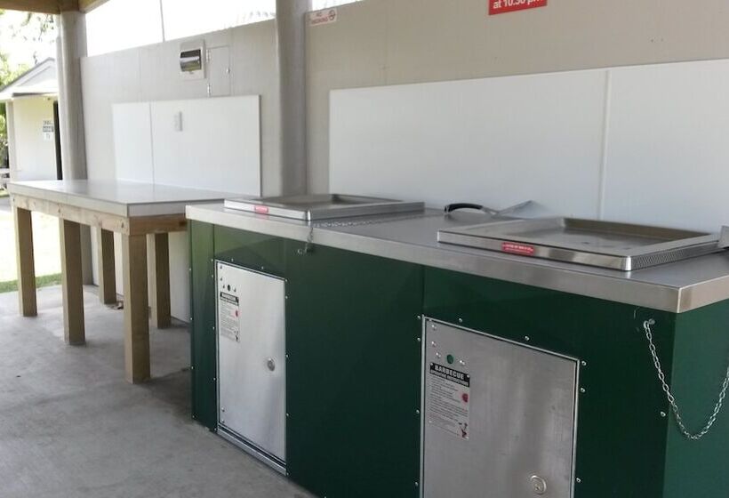 Курорт Harbourside Holiday Park