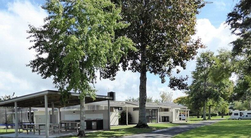 Курорт Harbourside Holiday Park