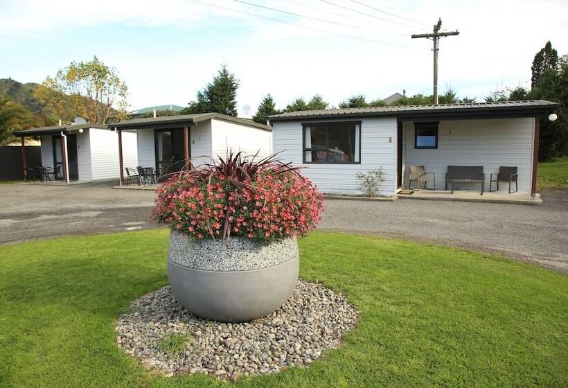 استراحتگاه Parklands Marina Holiday Park