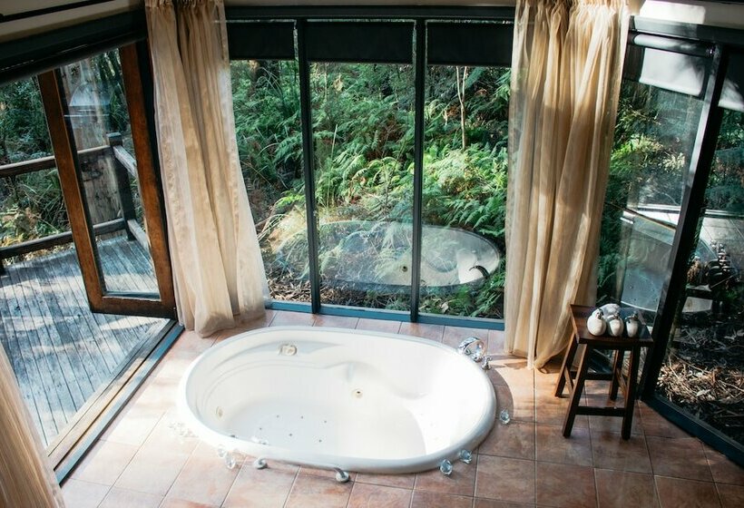 Woodlands Rainforest Retreat