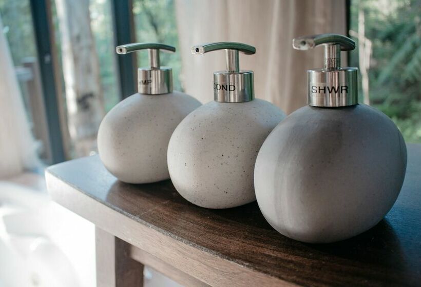 Woodlands Rainforest Retreat