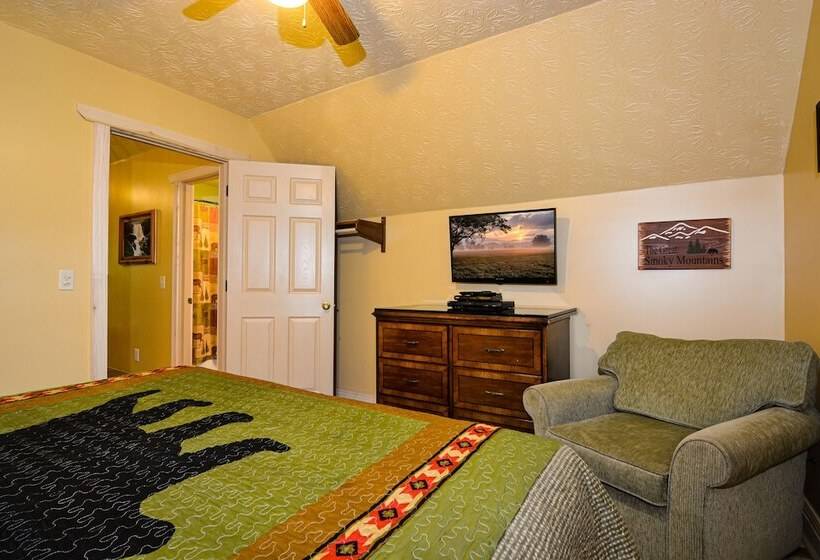 Honeymoon Hills Gatlinburg Cabin Rentals