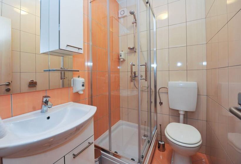 Lastura Aparthotel & Mobile Homes