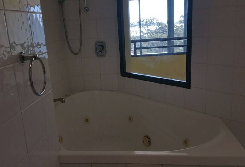 ホテル Bali In Broughton