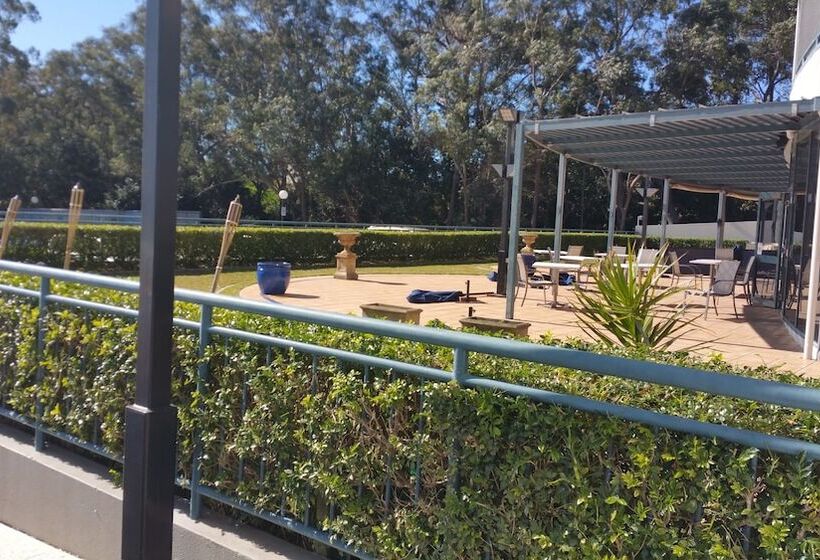 ホテル Bali In Broughton