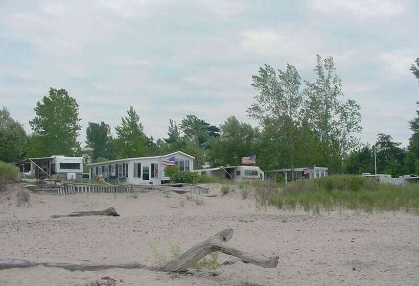 Отель Brennan Beach Rv Resort   Caravan Park