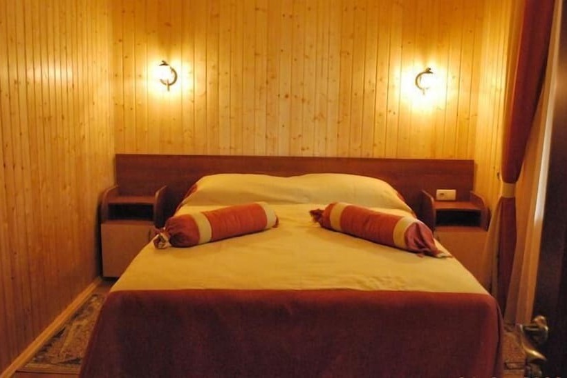 هتل Kompleks Otdykha Elki Palki