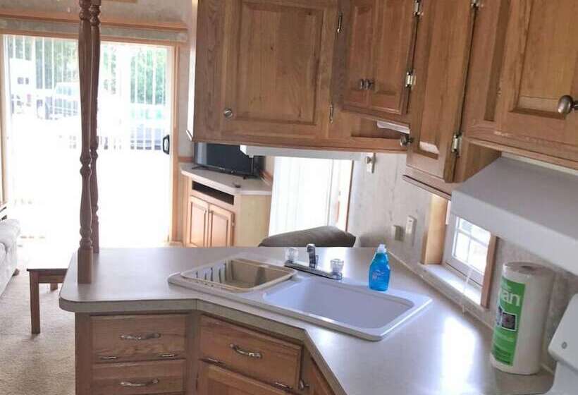 فندق Narrows Too Camping Resort