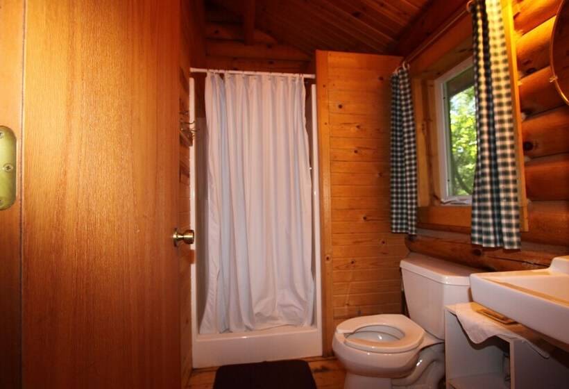 فندق Neshonoc Lakeside Camping Resort