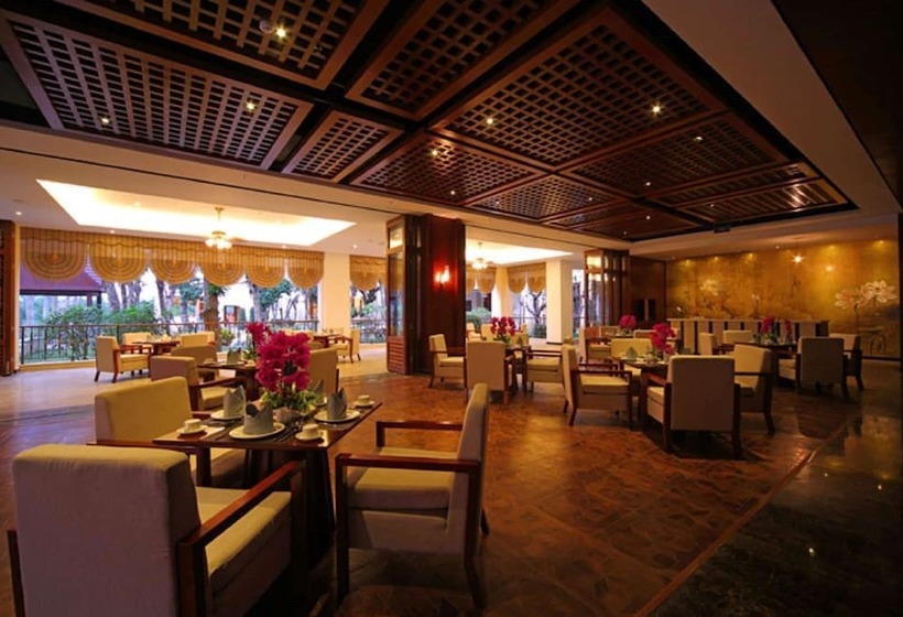 בית מלון כפרי Ramada By Wyndham Wanning Resort