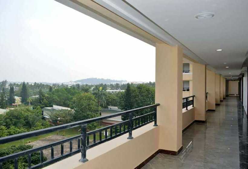 בית מלון כפרי Ramada By Wyndham Wanning Resort