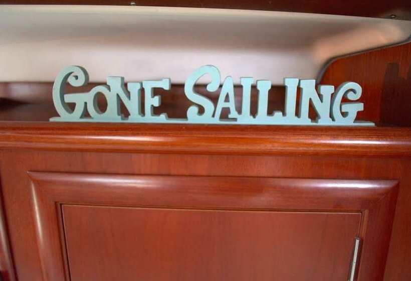 فندق Sail Florida Adventures