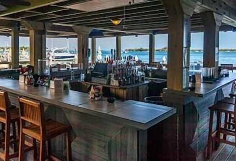 فندق Sail Florida Adventures