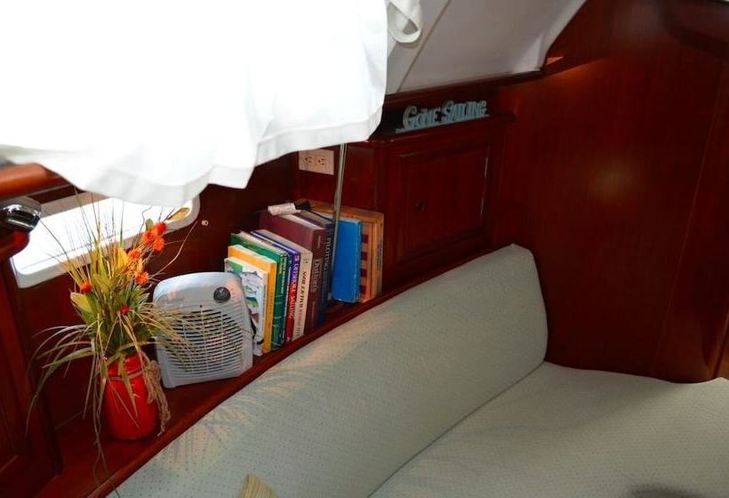 فندق Sail Florida Adventures