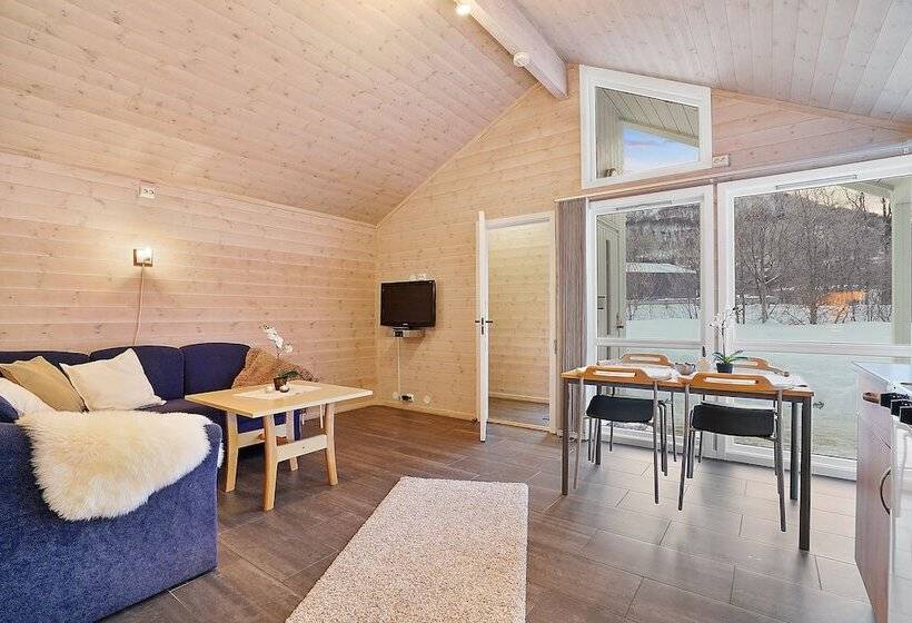 هتل Tromsø Lodge & Camping