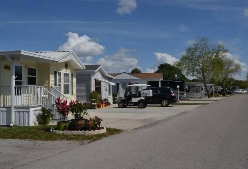 호텔 Winter Quarters Encore Manatee Rv Resort