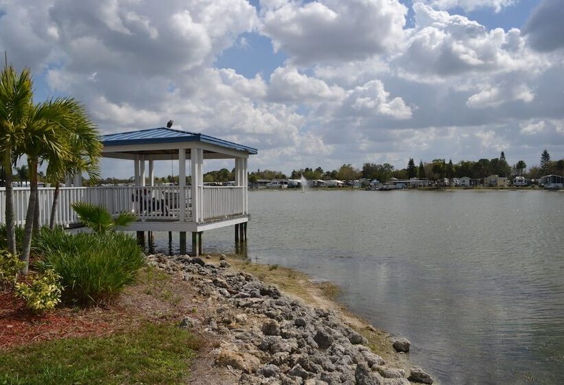 호텔 Winter Quarters Encore Manatee Rv Resort