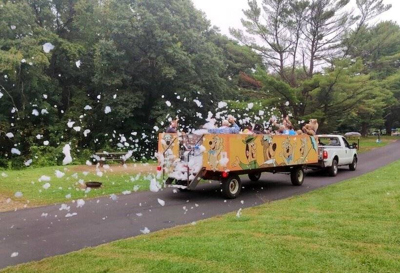 בית מלון כפרי Yogi Bear S Jellystone Park Camp Resort Wisconsin Dells