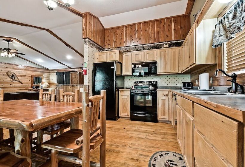 Lake Forest Luxury Log Cabins