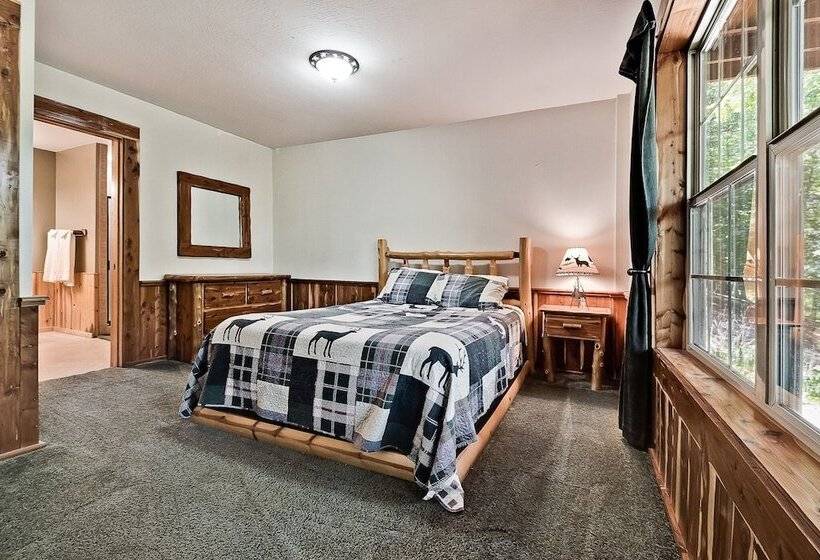 Lake Forest Luxury Log Cabins