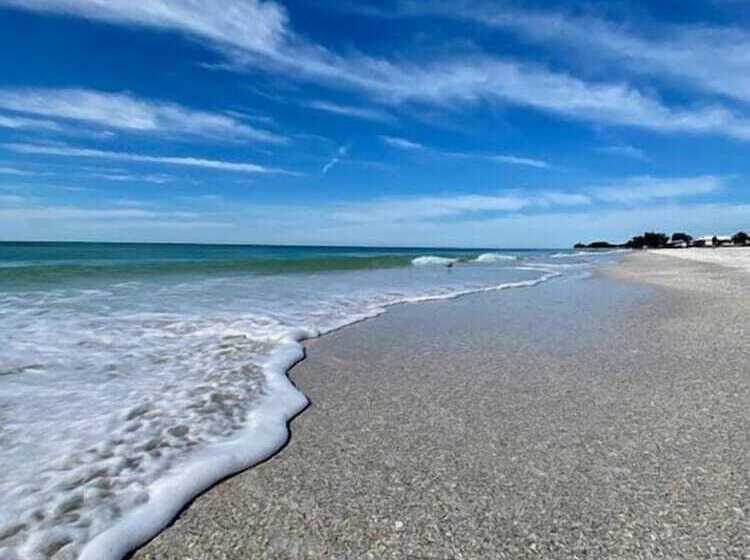 فندق على الطريق Tropical Breeze Beach Club