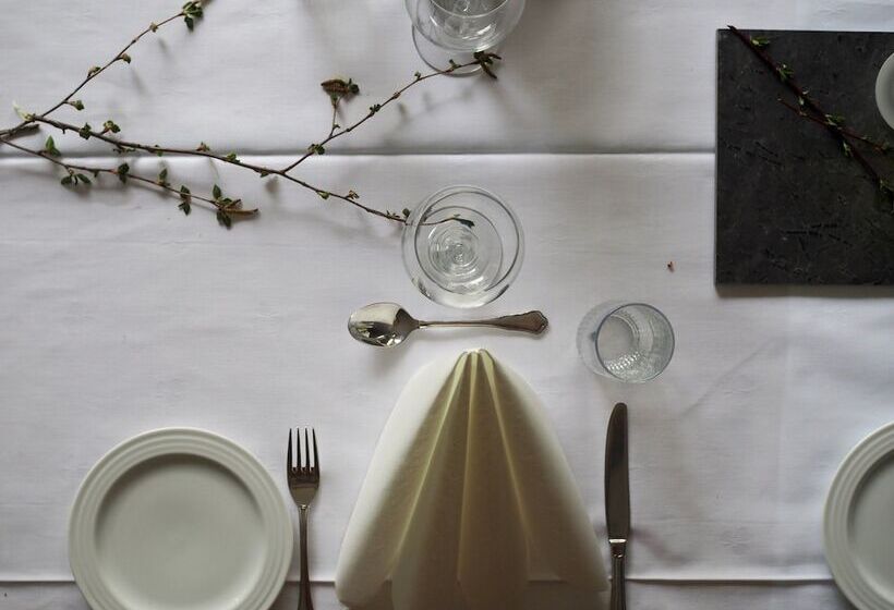 Søstrene Storaas Hotell