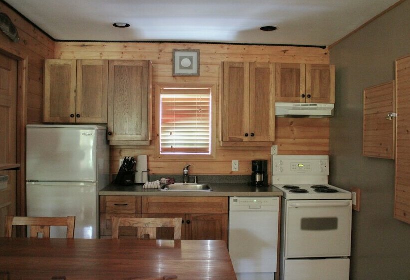 Wild Pacific Waterfront Cabins