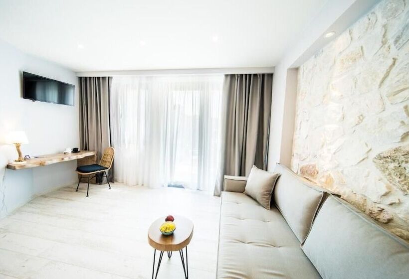 ベッドアンドブレックファースト Kali Thea Suites