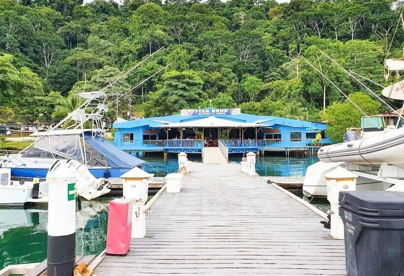 فندق Fish Hook Marina & Lodge