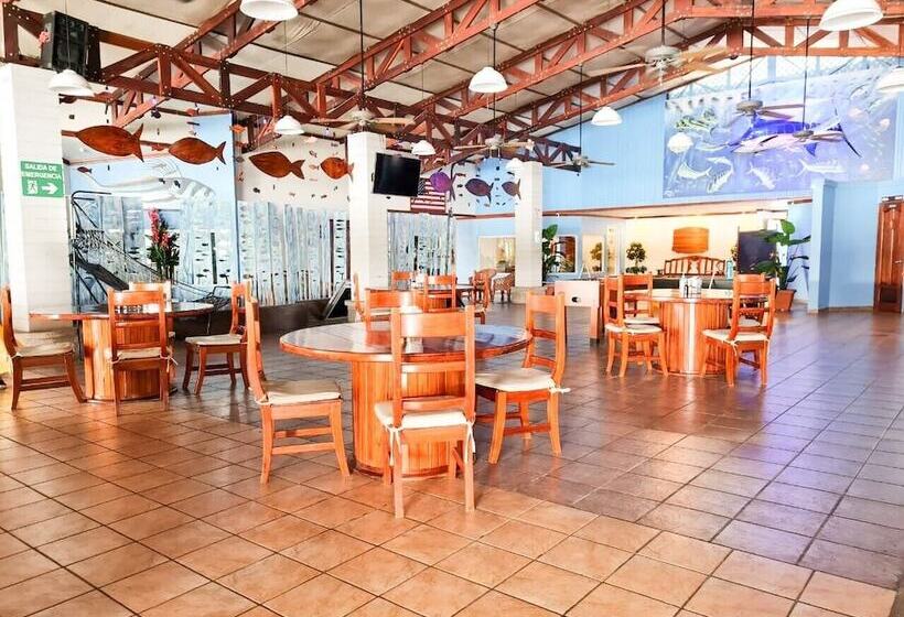 فندق Fish Hook Marina & Lodge