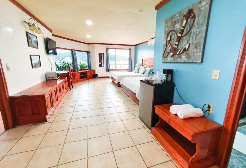 فندق Fish Hook Marina & Lodge